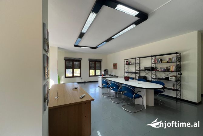 Ambient biznesi me qera 3+1 ne Tirane - 800 Euro