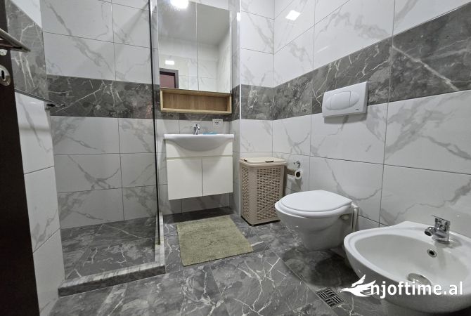 Shtepi me qera Apartament ne Tirane, 2+1, Mobilimi E mobiluar, Pagesa 700  Euro.