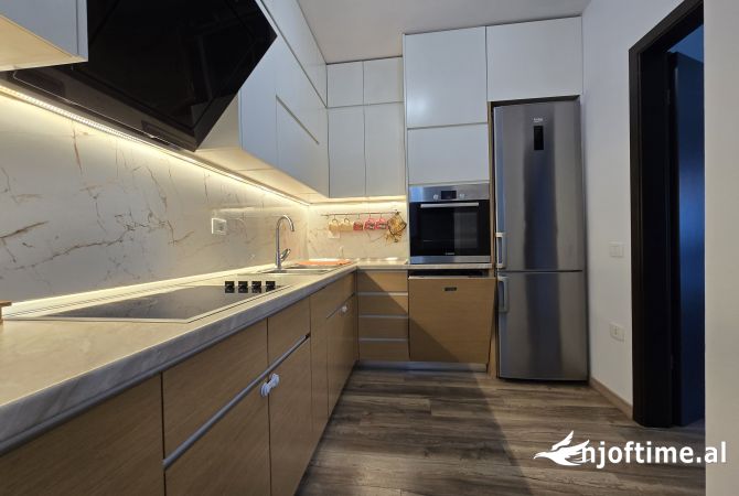 Shtepi me qera Apartament ne Tirane, 2+1, Mobilimi E mobiluar, Pagesa 700  Euro.