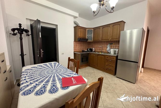 Shtepi me qera Apartament ne Tirane, 2+1, Mobilimi E mobiluar, Pagesa 650  Euro.