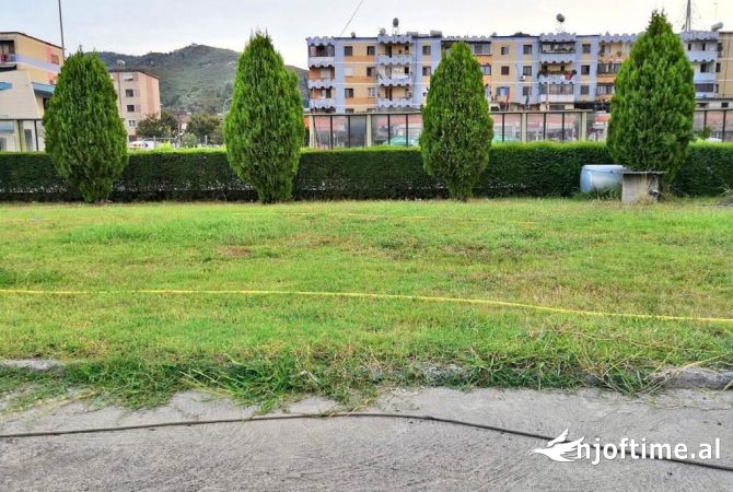 Truall ose Toke  ne Tirane - 78,000 Euro