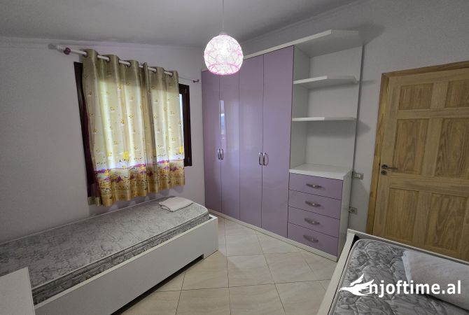 Shtepi me qera Apartament ne Tirane, 2+1, Mobilimi E mobiluar, Pagesa 700  Euro.