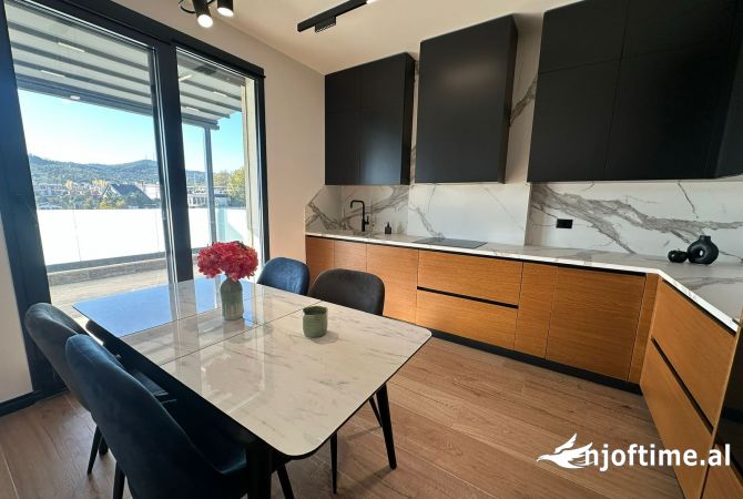Shtepi me qera Apartament ne Tirane, 3+1, Mobilimi E mobiluar, Pagesa 1,900  Euro.