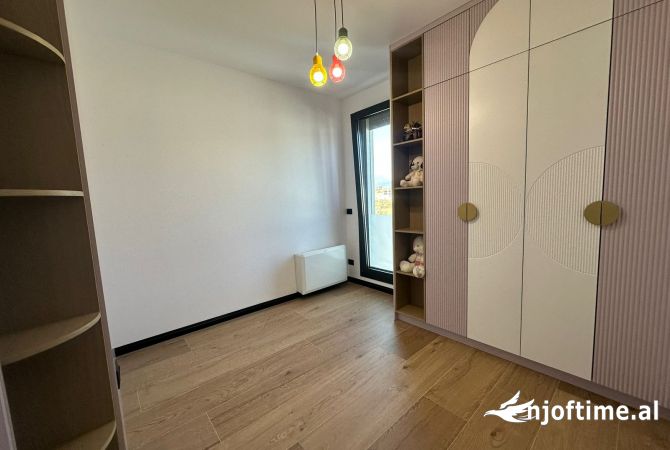 Shtepi me qera Apartament ne Tirane, 3+1, Mobilimi E mobiluar, Pagesa 1,900  Euro.