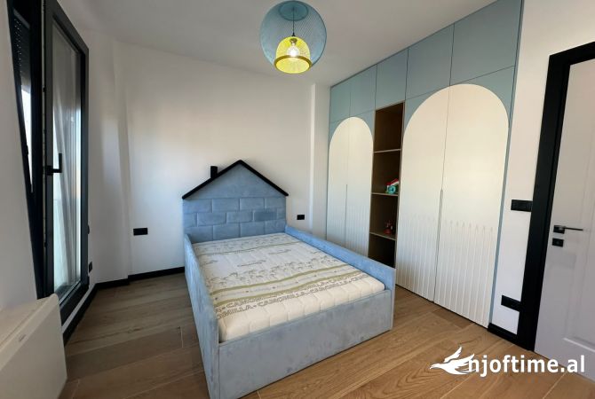 Shtepi me qera Apartament ne Tirane, 3+1, Mobilimi E mobiluar, Pagesa 1,900  Euro.