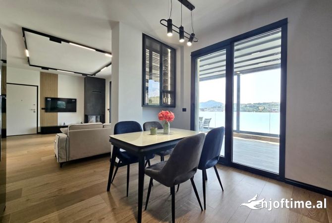 Shtepi me qera 3+1 ne Tirane - 1,900 Euro