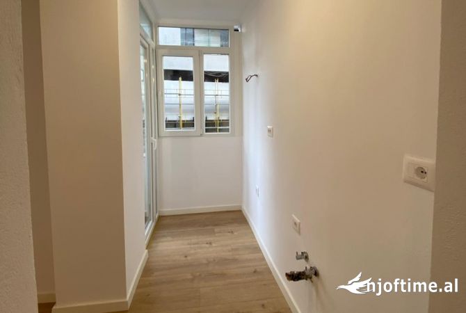 Shtepi ne shitje Apartament ne Tirane, 2+1, Mobilimi Pjeserisht e mobiluar, Pagesa 185,000  Euro.