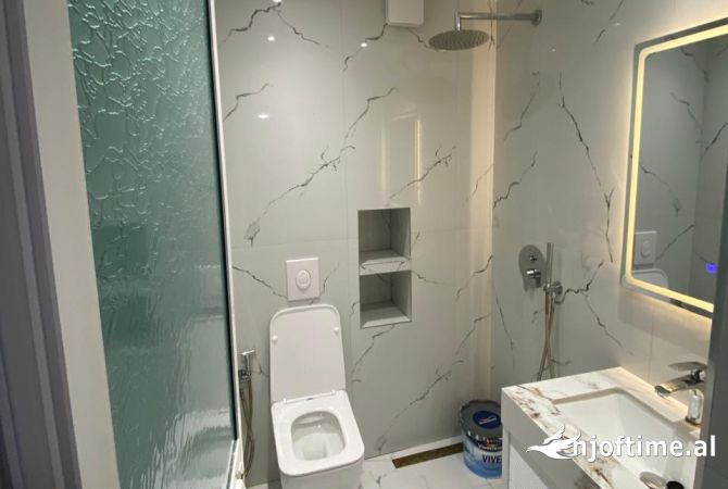 Shtepi ne shitje Apartament ne Tirane, 2+1, Mobilimi Pjeserisht e mobiluar, Pagesa 185,000  Euro.