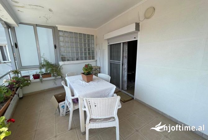 Shtepi ne shitje Apartament ne Tirane, 1+1, Mobilimi E mobiluar, Pagesa 170,000  Euro.