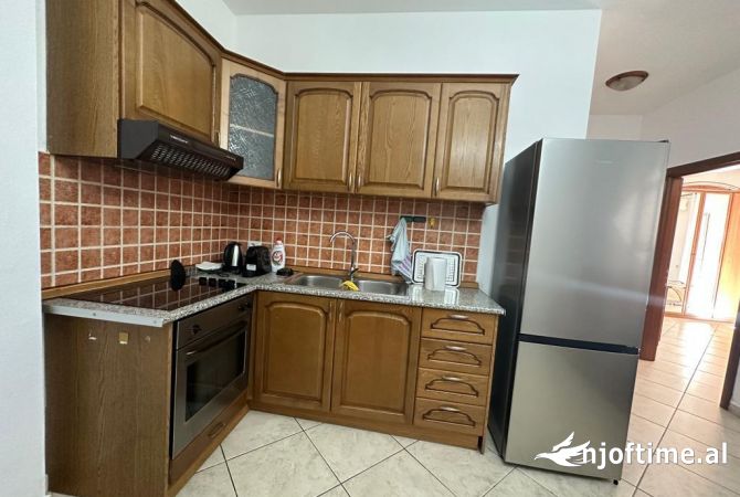 Shtepi me qera Apartament ne Tirane, 2+1, Mobilimi E mobiluar, Pagesa 650  Euro.