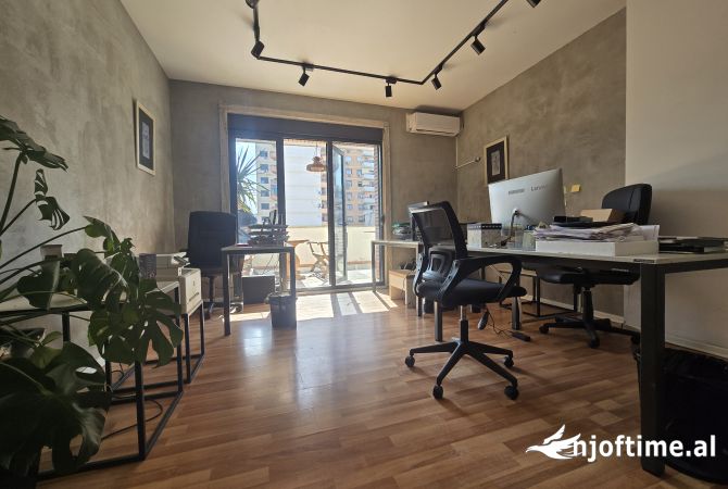 Ambient biznesi me qera 3+1 ne Tirane - 1,000 Euro