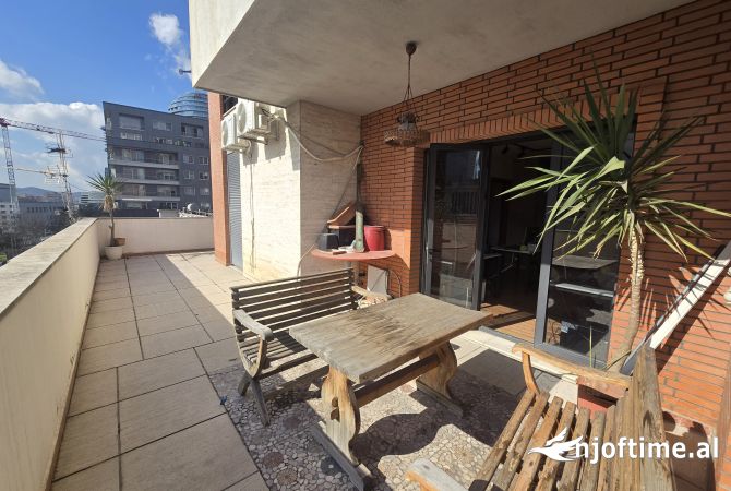 Ambient biznesi me qera 3+1 ne Tirane - 1,000 Euro