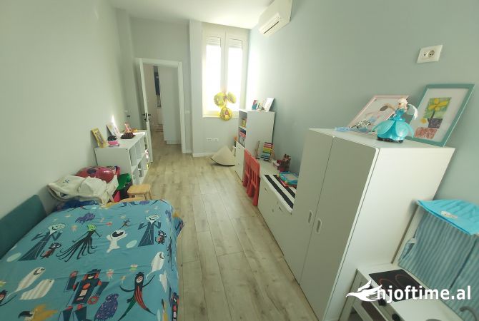 Shtepi me qera Apartament ne Tirane, 2+1, Mobilimi E mobiluar, Pagesa 1,000  Euro.