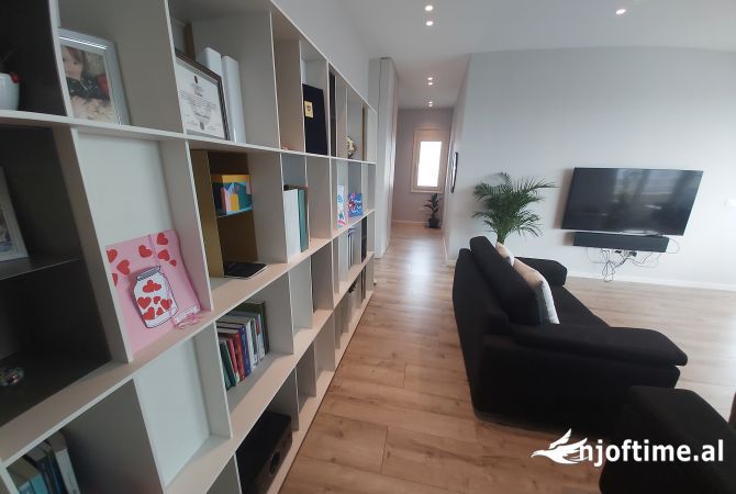 Shtepi me qera Apartament ne Tirane, 2+1, Mobilimi E mobiluar, Pagesa 1,000  Euro.