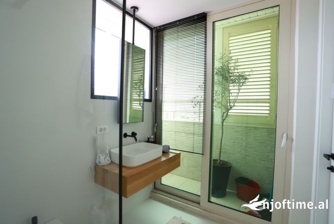 Shtepi me qera Apartament ne Tirane, 2+1, Mobilimi E mobiluar, Pagesa 1,000  Euro.