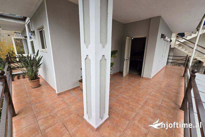 Shtepi ne shitje Shtepi Private ne Tirane, 5+1, Mobilimi Pjeserisht e mobiluar, Pagesa 349,000  Euro.