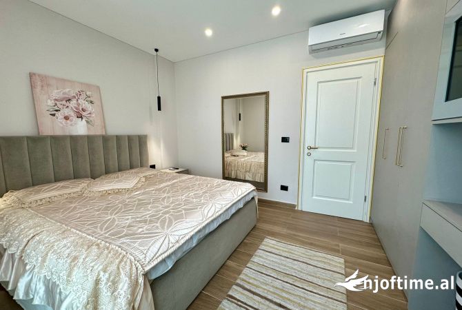 Shtepi ne shitje Apartament ne Tirane, 1+1, Mobilimi E mobiluar, Pagesa 180,000  Euro.