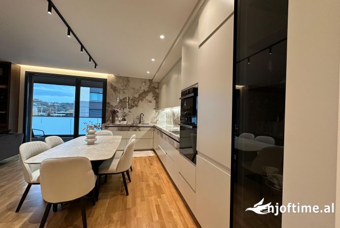 Shtepi ne shitje Apartament ne Tirane, 3+1, Mobilimi E mobiluar, Pagesa 411,600  Euro.