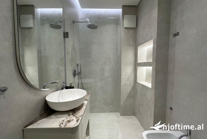 Shtepi ne shitje Apartament ne Tirane, 3+1, Mobilimi E mobiluar, Pagesa 411,600  Euro.