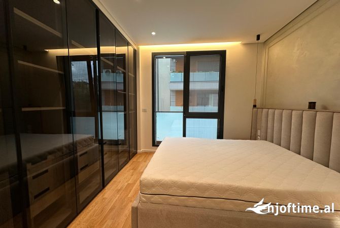 Shtepi ne shitje Apartament ne Tirane, 3+1, Mobilimi E mobiluar, Pagesa 411,600  Euro.