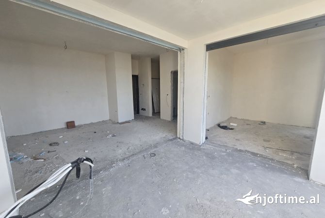 Shtepi ne shitje Apartament ne Durres, 1+1, Mobilimi Bosh, pa mobiluar, Pagesa 165,000  Euro.