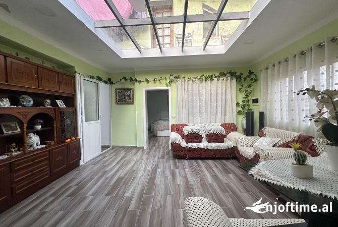 Ambient biznesi me qera 5+1 ne Tirane - 1,500 Euro