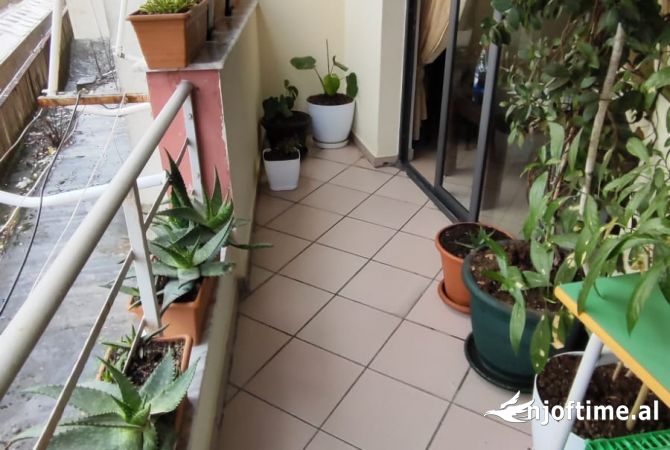 Shtepi me qera Apartament ne Tirane, 2+1, Mobilimi E mobiluar, Pagesa 450  Euro.