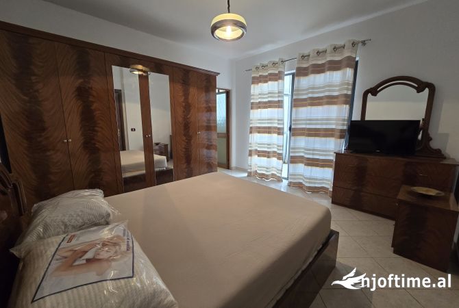 Shtepi me qera Apartament ne Tirane, 2+1, Mobilimi E mobiluar, Pagesa 500  Euro.