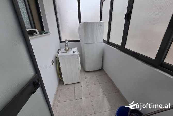 Shtepi me qera Apartament ne Tirane, 2+1, Mobilimi E mobiluar, Pagesa 500  Euro.