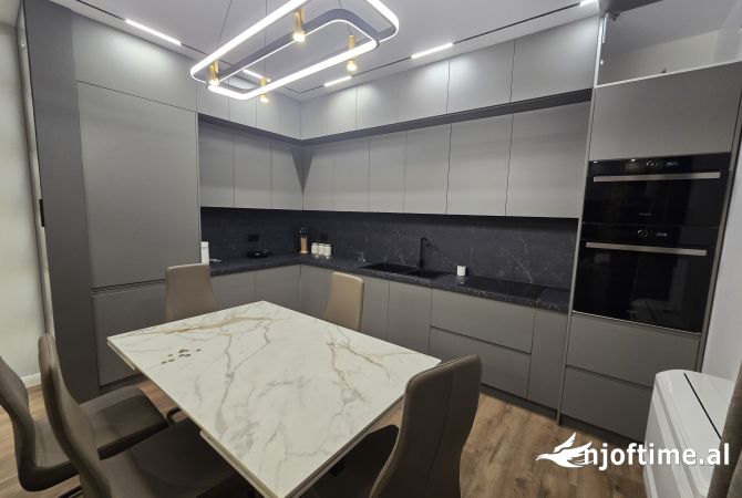 Shtepi me qera 2+1 ne Tirane - 1,600 Euro