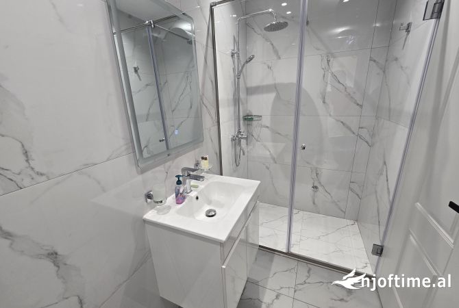 Shtepi me qera Apartament ne Tirane, 1+1, Mobilimi E mobiluar, Pagesa 1,000  Euro.