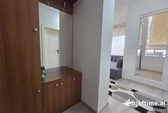 Shtepi me qera Apartament ne Tirane, 1+1, Mobilimi E mobiluar, Pagesa 1,000  Euro.
