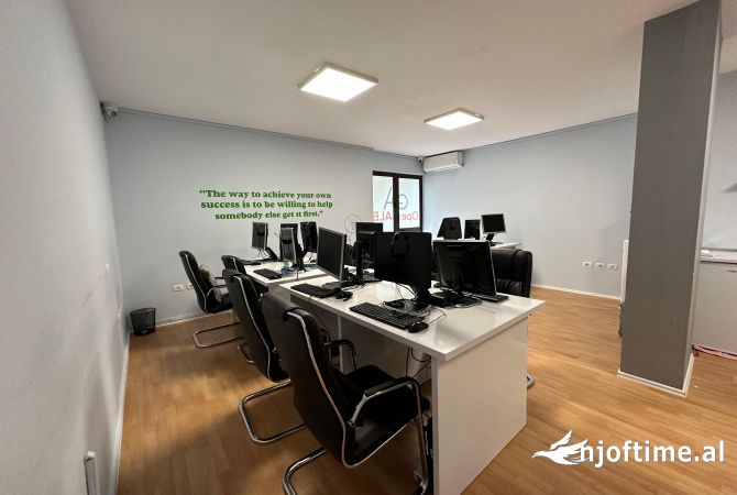 Ambient biznesi me qera 3+1 ne Tirane - 1,000 Euro