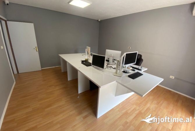 Ambient biznesi me qera 3+1 ne Tirane - 1,000 Euro