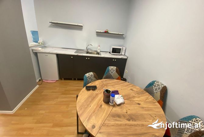 Ambien Zyre 3+1+2+Ballkon me Qira ne Bllok (ID Z20032557) 