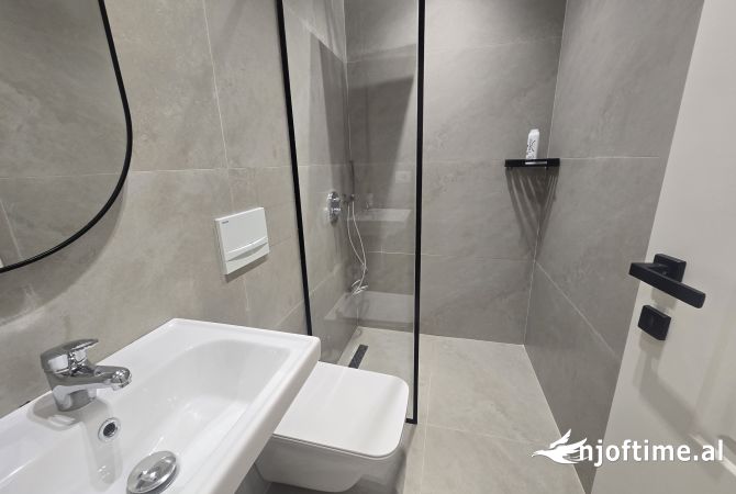 Shtepi ne shitje Apartament ne Tirane, 2+1, Mobilimi E mobiluar, Pagesa 184,000  Euro.