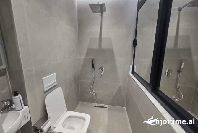 Shtepi ne shitje Apartament ne Tirane, 2+1, Mobilimi E mobiluar, Pagesa 184,000  Euro.