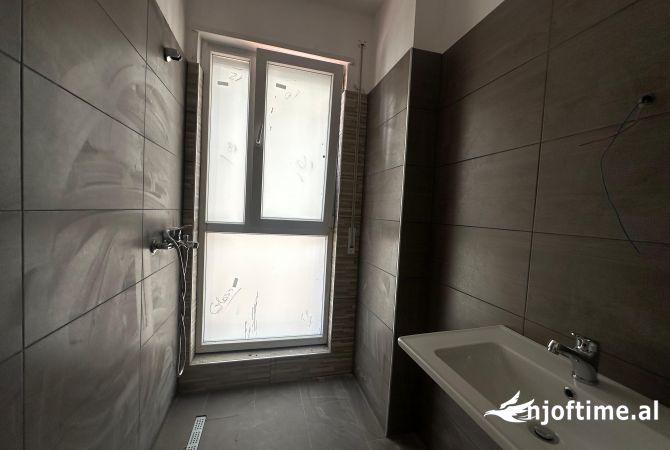 Shtepi ne shitje Apartament ne Tirane, 2+1, Mobilimi Bosh, pa mobiluar, Pagesa 187,000  Euro.