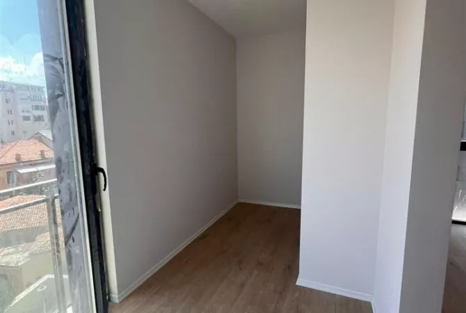 Shtepi ne shitje Apartament ne Tirane, 2+1, Mobilimi Bosh, pa mobiluar, Pagesa 225,000  Euro.