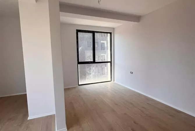 Shtepi ne shitje Apartament ne Tirane, 2+1, Mobilimi Bosh, pa mobiluar, Pagesa 225,000  Euro.