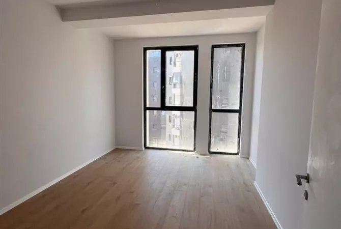 Shtepi ne shitje Apartament ne Tirane, 2+1, Mobilimi Bosh, pa mobiluar, Pagesa 225,000  Euro.