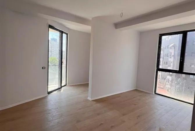 Shtepi ne shitje Apartament ne Tirane, 2+1, Mobilimi Bosh, pa mobiluar, Pagesa 225,000  Euro.
