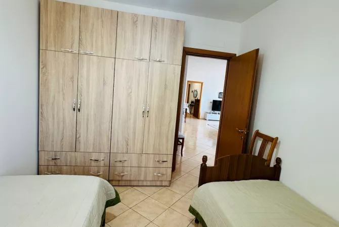 Shtepi me qera Apartament ne Tirane, 2+1, Mobilimi E mobiluar, Pagesa 600  Euro.