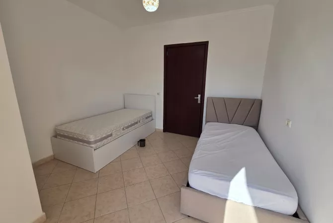 Shtepi ne shitje Apartament ne Tirane, 2+1, Mobilimi E mobiluar, Pagesa 125,000  Euro.
