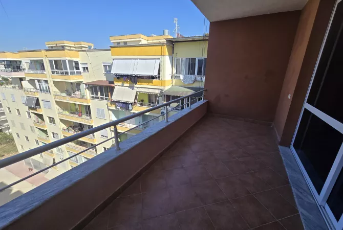 Shtepi ne shitje Apartament ne Tirane, 2+1, Mobilimi E mobiluar, Pagesa 125,000  Euro.