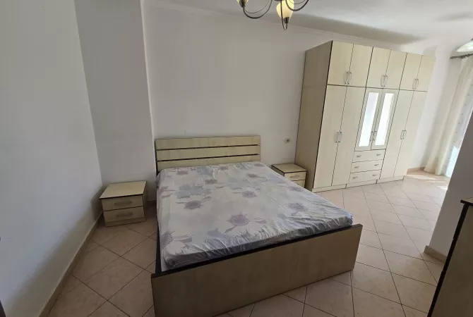 Shtepi ne shitje Apartament ne Tirane, 2+1, Mobilimi E mobiluar, Pagesa 125,000  Euro.
