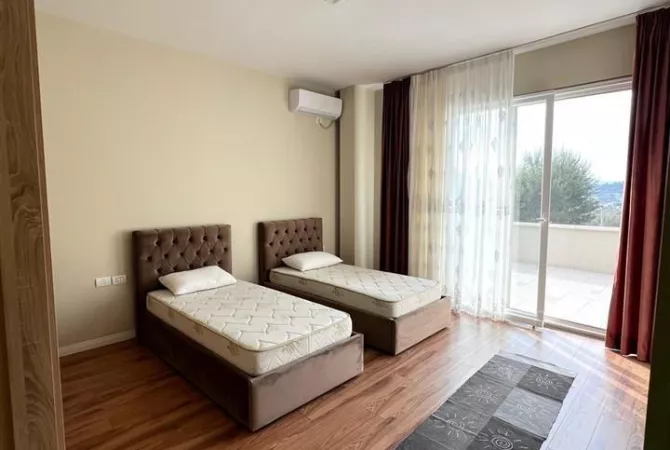 Shtepi me qera Vila Luksoze ne Tirane, 2+1, Mobilimi E mobiluar, Pagesa 1,600  Euro.