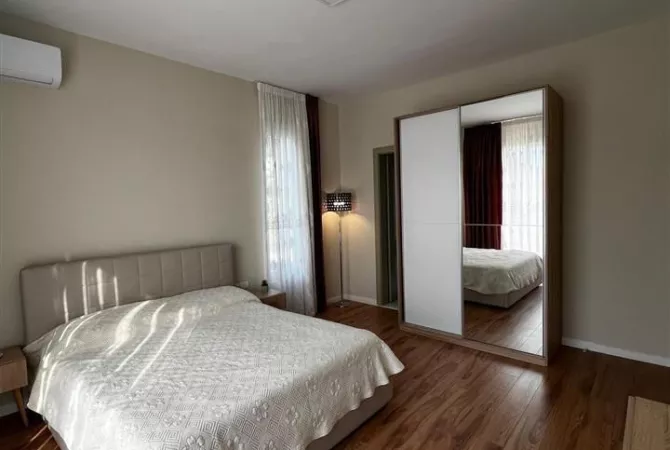 Shtepi me qera Vila Luksoze ne Tirane, 2+1, Mobilimi E mobiluar, Pagesa 1,600  Euro.