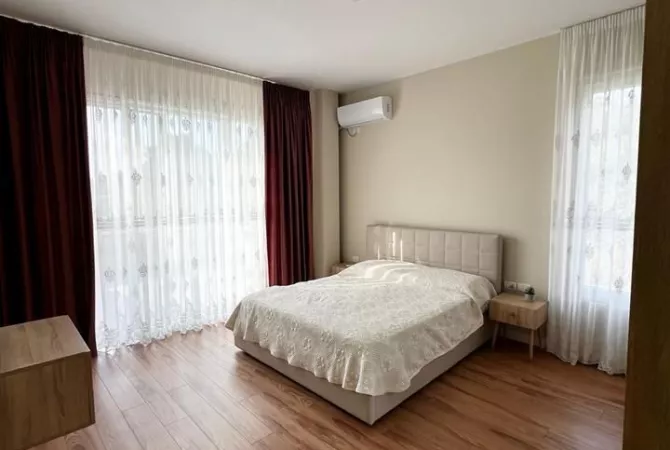 Shtepi me qera Vila Luksoze ne Tirane, 2+1, Mobilimi E mobiluar, Pagesa 1,600  Euro.