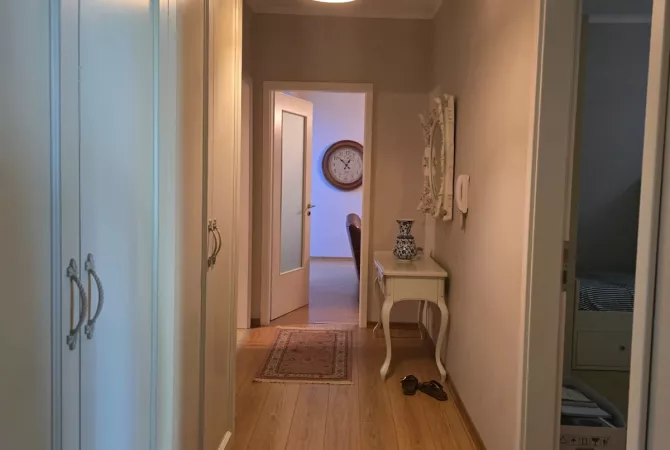 Shtepi me qera Apartament ne Tirane, 2+1, Mobilimi E mobiluar, Pagesa 85,000  Leke.